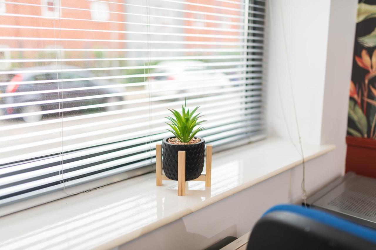 Apartment Sidemersey Livings - Ground Floor 2 Bedroom W Parking Sleep Up To 6 In L3