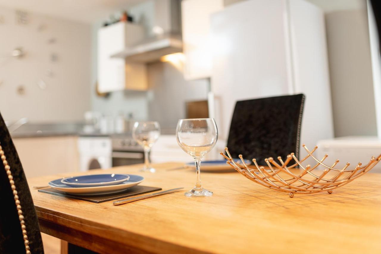 Sidemersey Livings - Ground Floor 2 Bedroom W Parking Sleep Up To 6 In L3