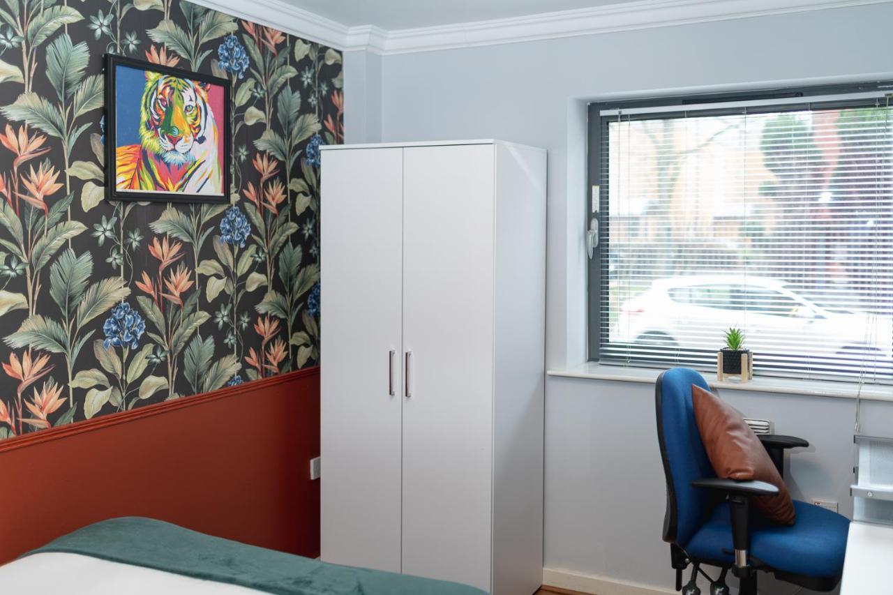 Sidemersey Livings - Ground Floor 2 Bedroom W Parking Sleep Up To 6 In L3 Apartment *