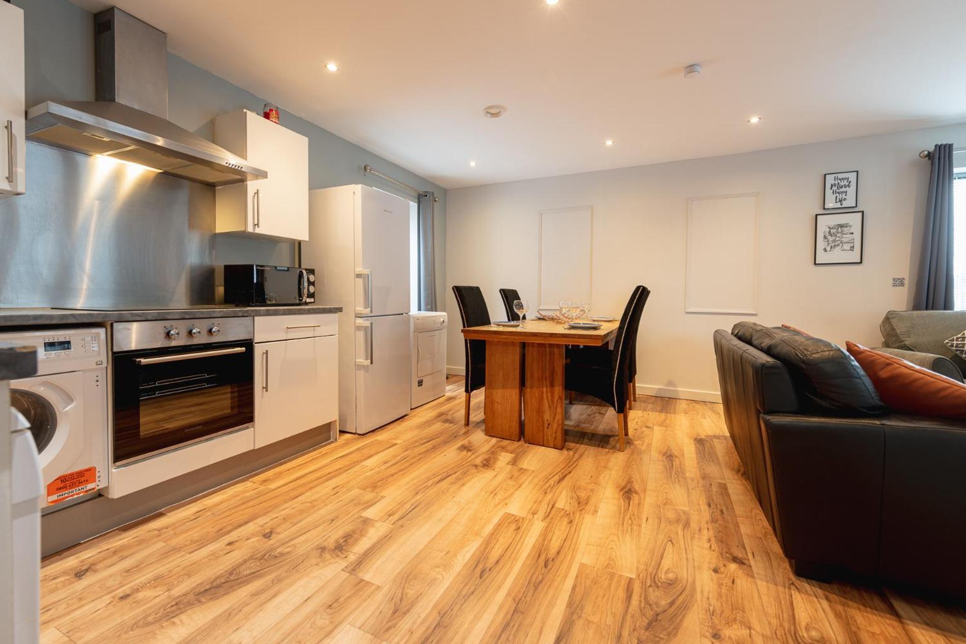 Sidemersey Livings - Ground Floor 2 Bedroom W Parking Sleep Up To 6 In L3