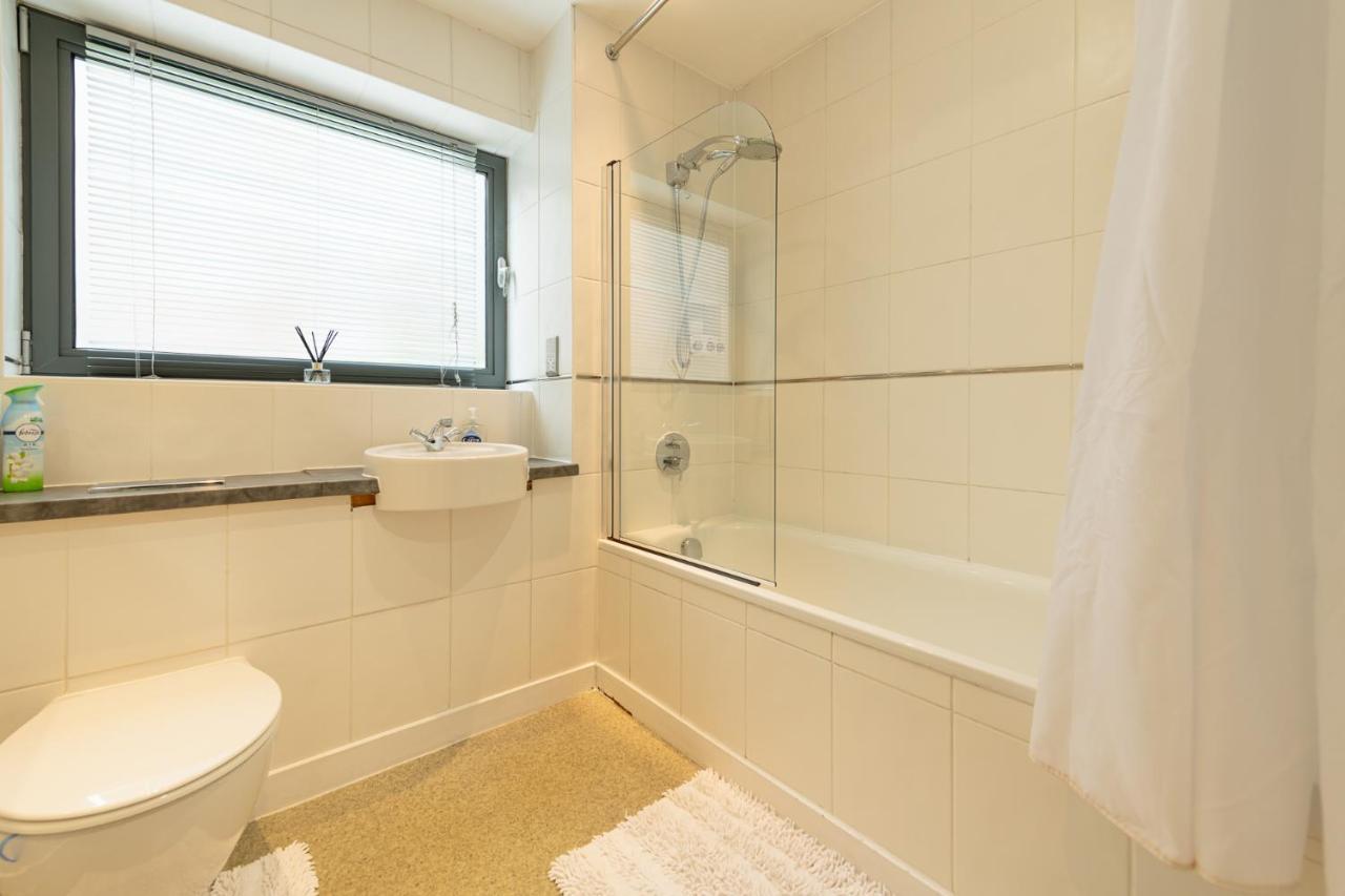 Apartment Sidemersey Livings - Ground Floor 2 Bedroom W Parking Sleep Up To 6 In L3